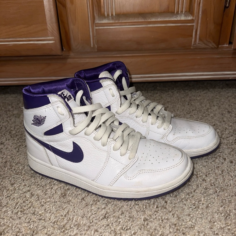Nike High-Top Sneakers in White and Purple